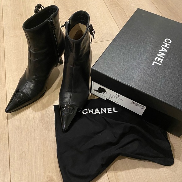 Gorgeous Chanel vintage booties - Picture 7 of 15